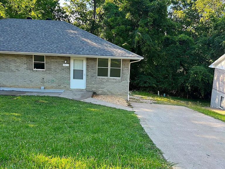 454 Hutton Ln #A — Photo 1