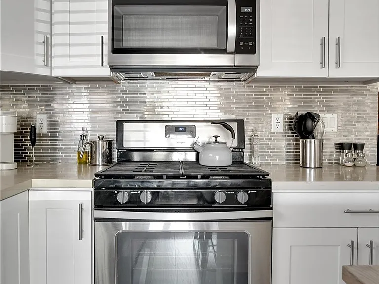 1138 W 52nd St — Photo 13