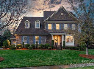 1100 Crooked River Dr, Waxhaw, NC 28173