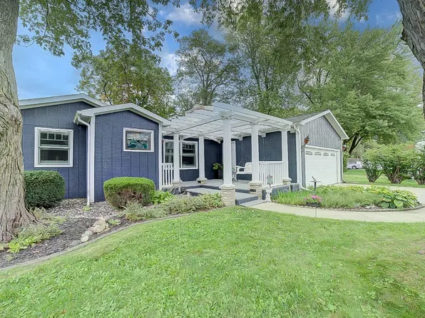 110 N Larocque River Dr, Clifton, IL 60927