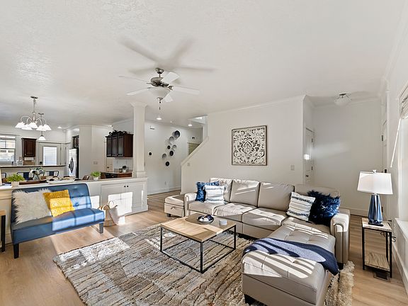 5th image of 922 E Winding Creek Dr
