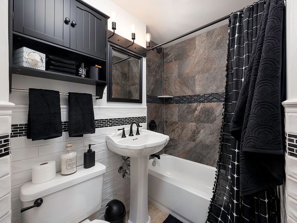 1st image of 543 Richmond Ave #1