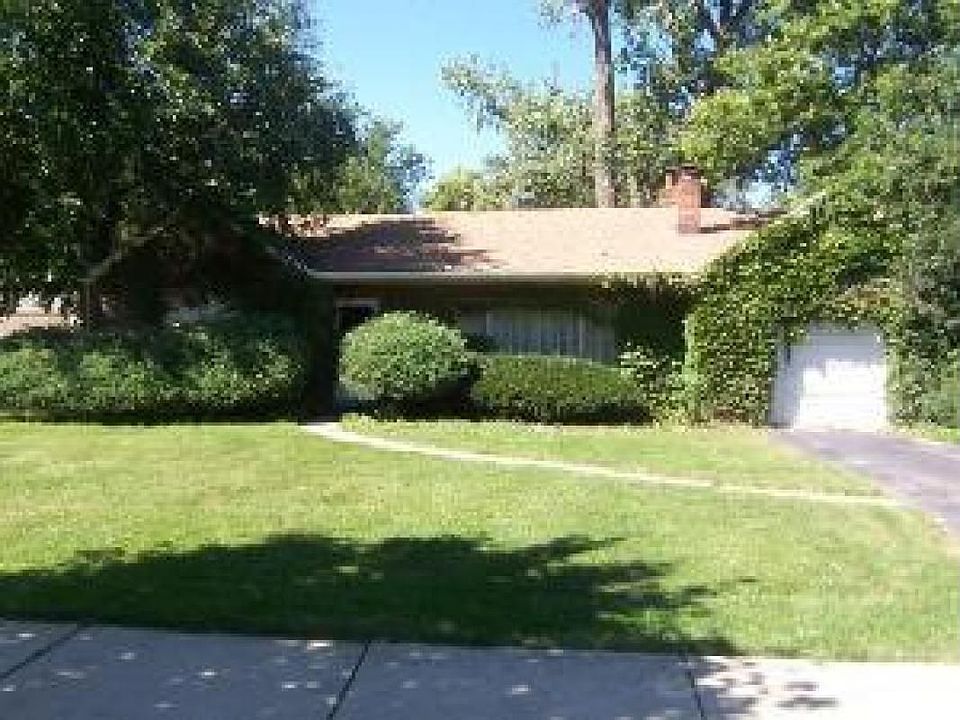 2nd image of 400 S Park Rd