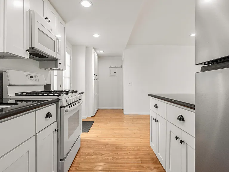 835 W 25th St #3 — Photo 17