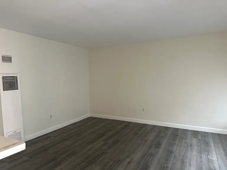 208 E Bay State St — Photo 2