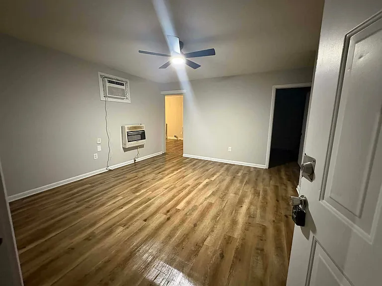 668 Coach St — Photo 6