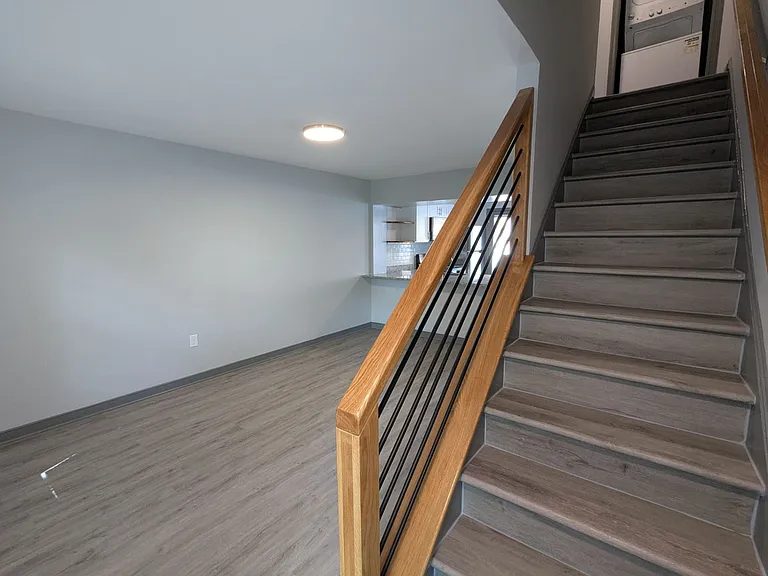 LIV Lakeview — Photo 9