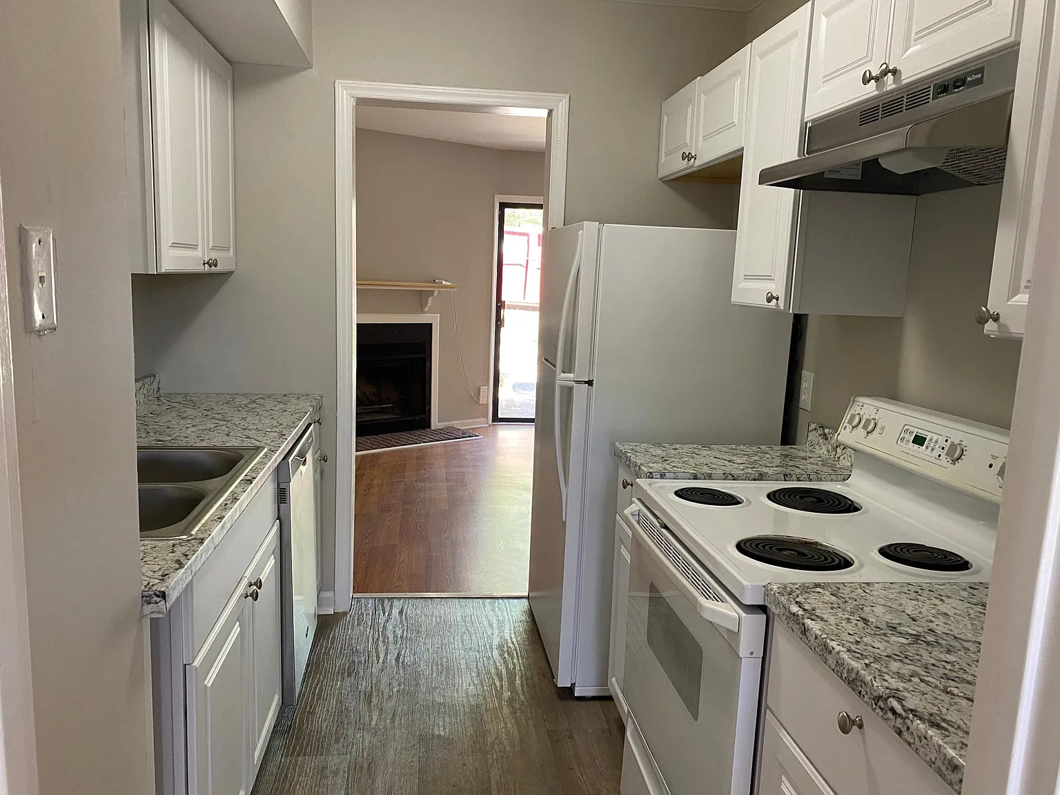 2 bed, 2.5 bath, 1000 sqft, $1,500 — Photo 1
