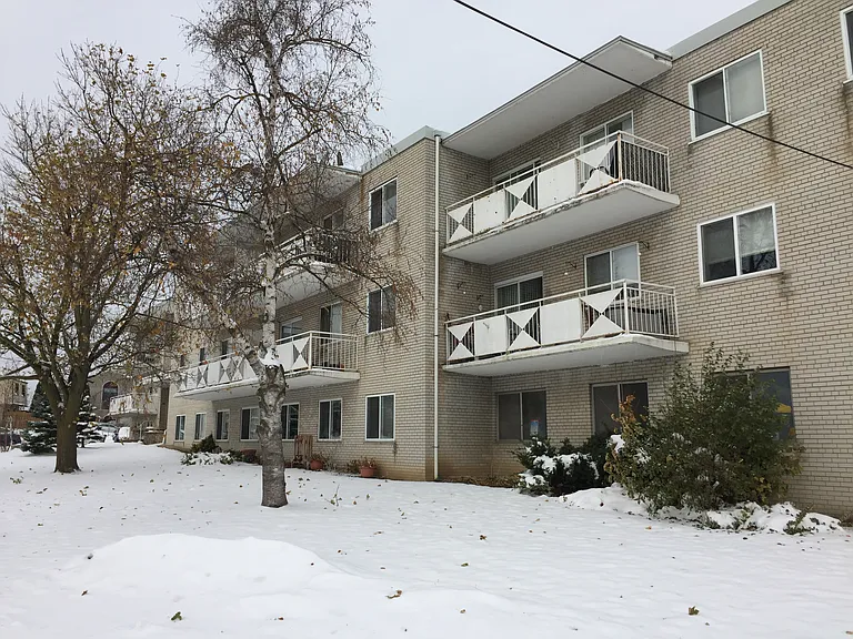 35 Raylawn Cres — Photo 6