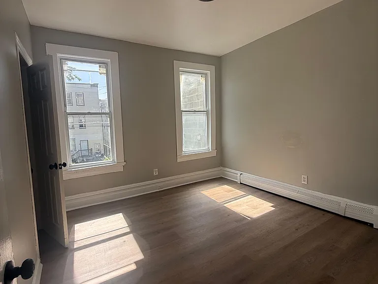 152 Chadwick Ave #1R — Photo 4