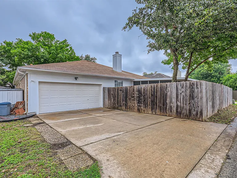 1016 Thackeray Ln — Photo 28