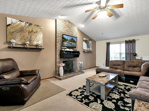 3rd image of 3050 Penton St