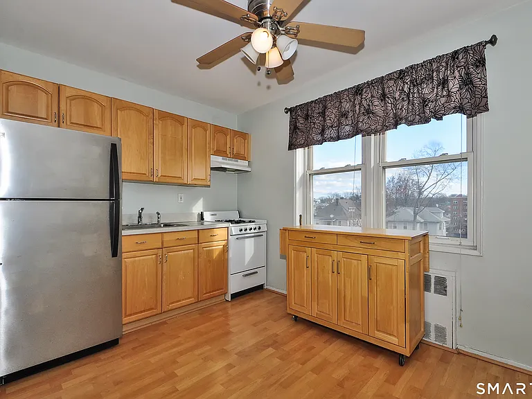 39 Glenbrook Rd #2W — Photo 10