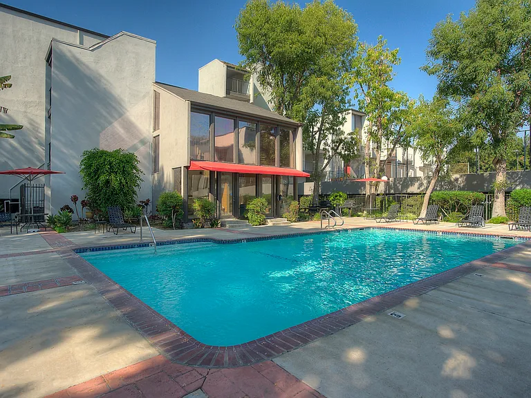 Los Feliz Village — Photo 31