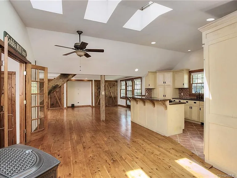 5 Old Mill Rd — Photo 14
