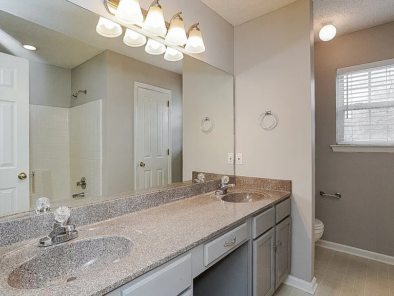 103 Rockton Ct — Photo 12