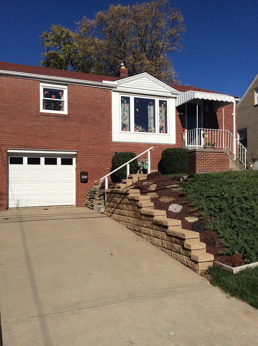 1073 Elwell St photo 1