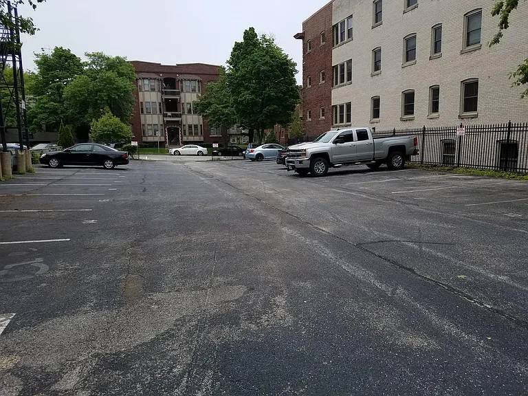 2528 N Maryland Ave — Photo 36