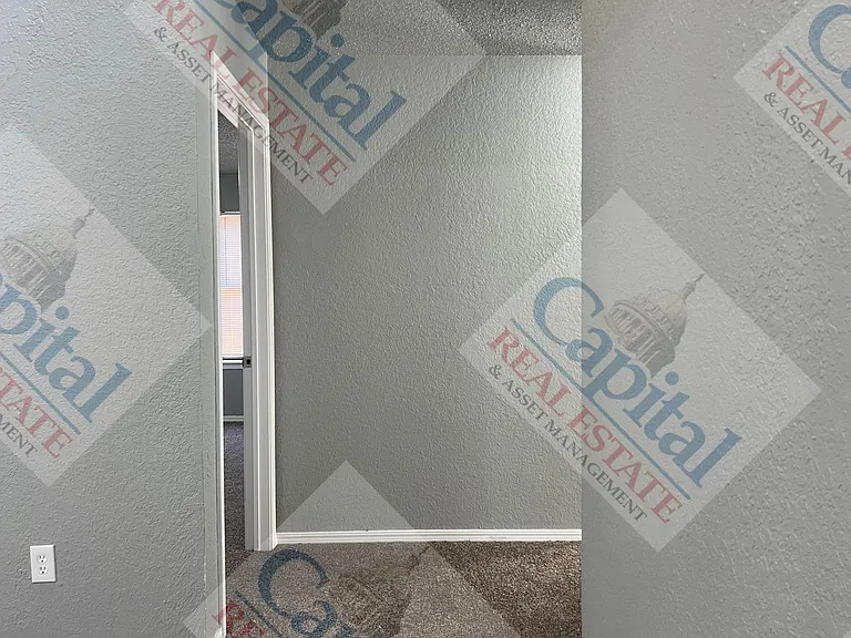 1013 W Gladys Way — Photo 13