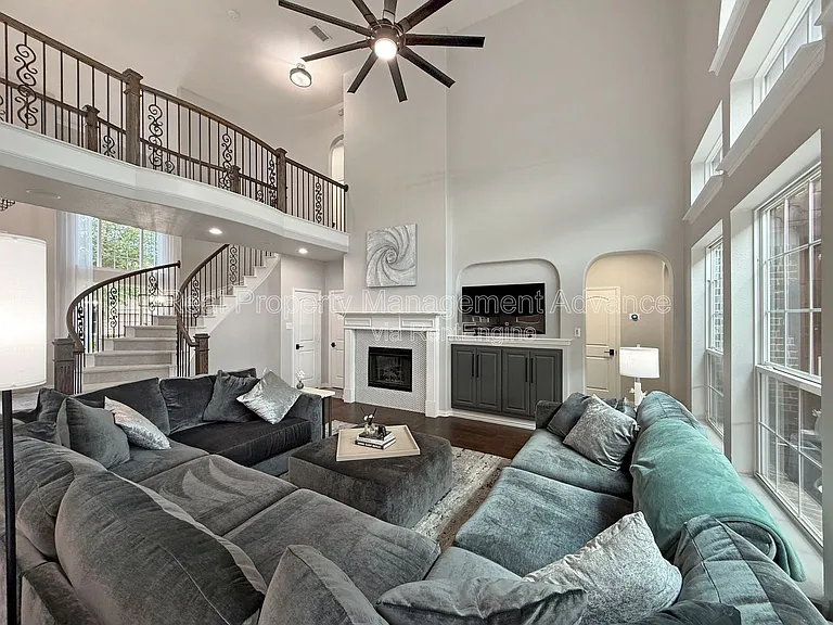 801 Renault Way — Photo 10
