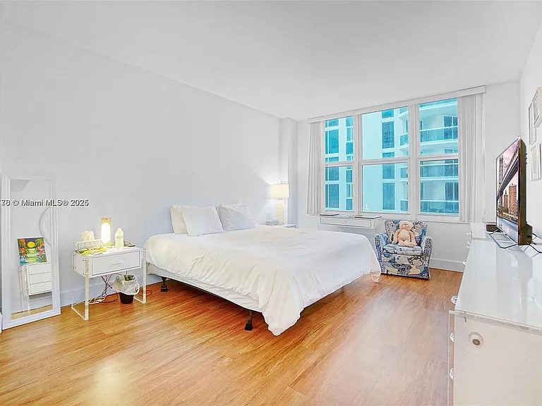 4747 Collins Ave #1108 — Photo 8