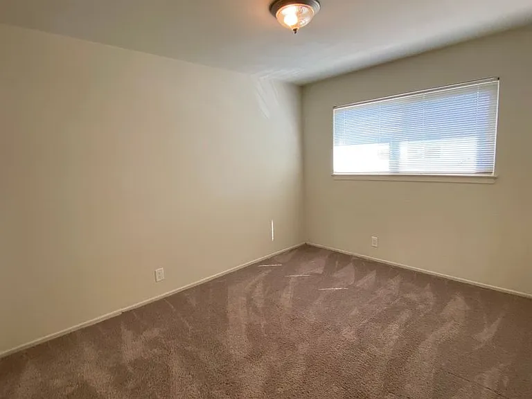 3210 Myles Ct — Photo 7