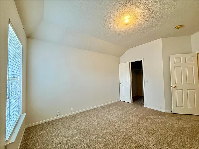 7426 Maple Run Dr — Photo 18