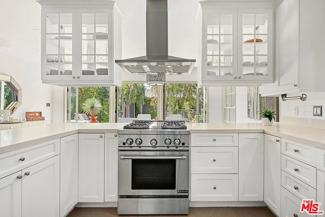4 bed, 3.5 bath, 2948 sqft, $15,900 — Photo 4
