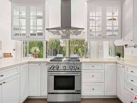 4th image of 449 Westbourne Dr