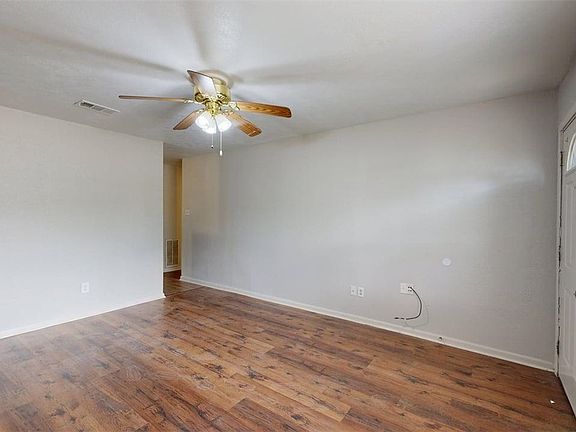 3rd image of 412 University Oaks Blvd