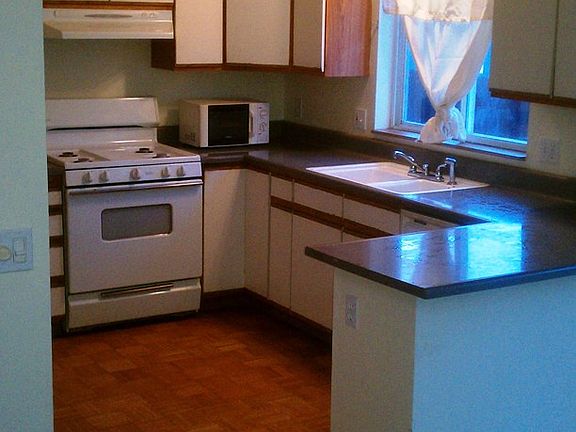 4th image of 110 Humbird St