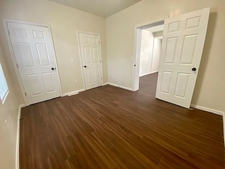 1172 E Walnut St — Photo 20