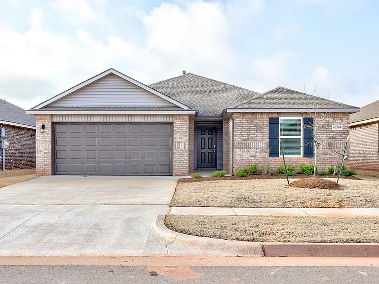 10508 SW 41st Pl — Photo 1