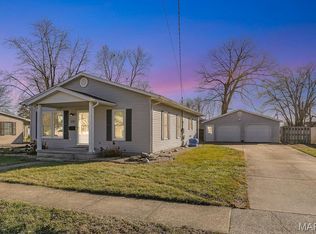 812 W Mill St, Staunton, IL 62088