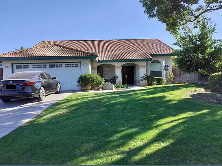 11005 Yorkshire Dr — Photo 1