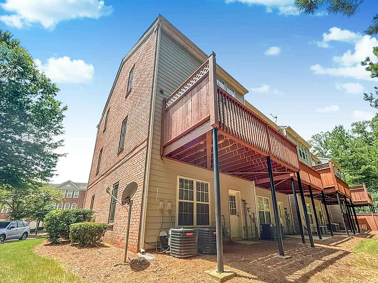 4033 Edgecomb Dr — Photo 31