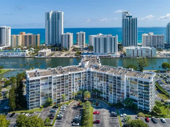 800 Parkview Dr APT 608, Hallandale, FL 33009