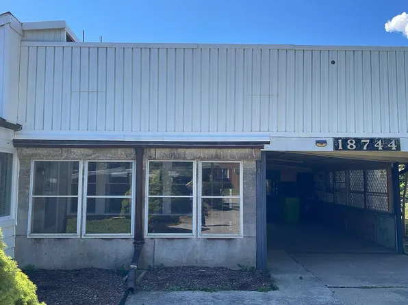 18744 Eastland St, Roseville, MI 48066