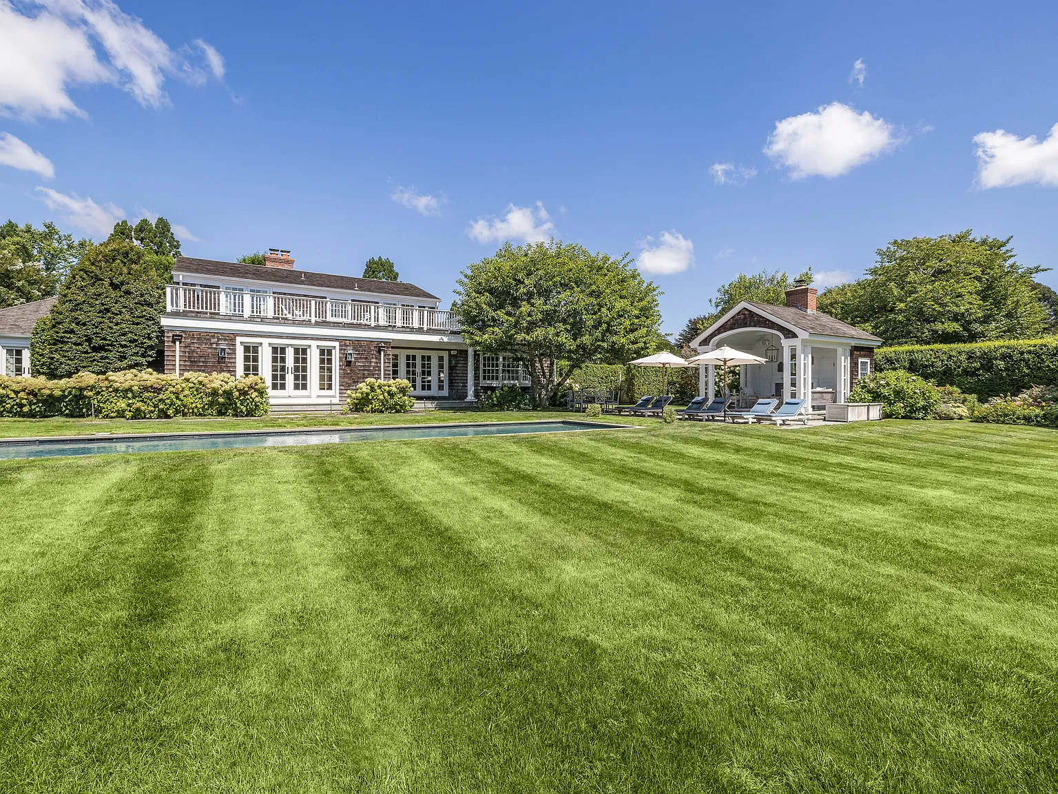 Exquisite Traditional on Further Lane — Photo 3