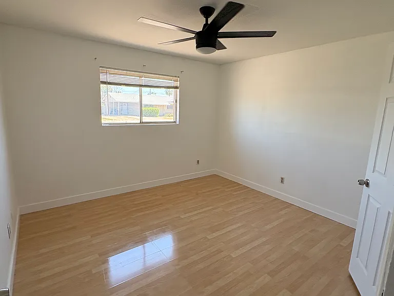 1208 W Laird St — Photo 31