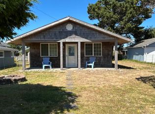 206 6th St NE, Long Beach, WA 98631