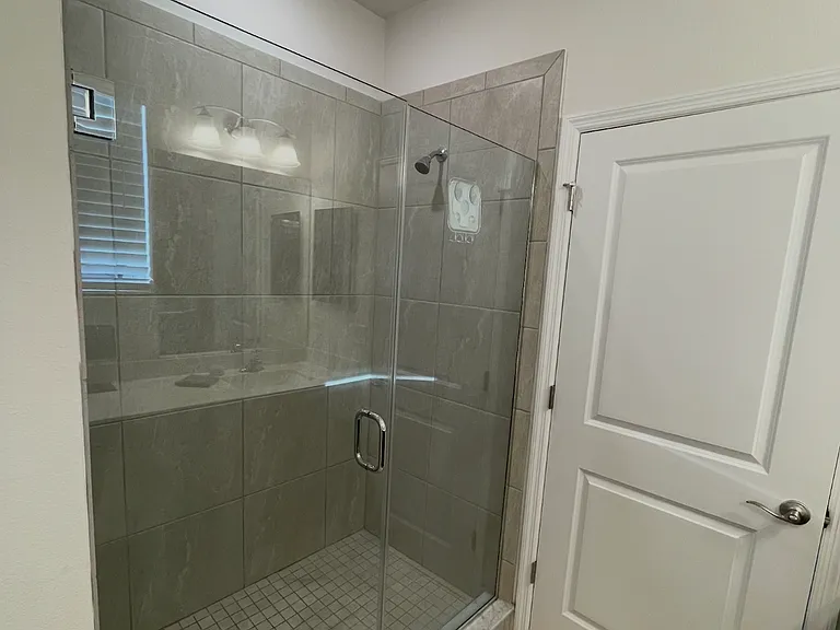 1438 N River Cir — Photo 13