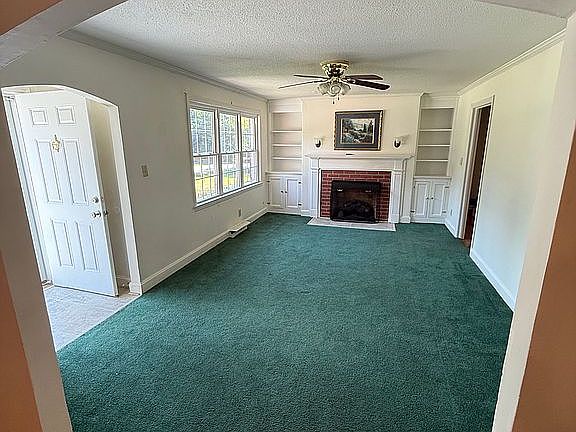 Living Room w/ gas fireplace