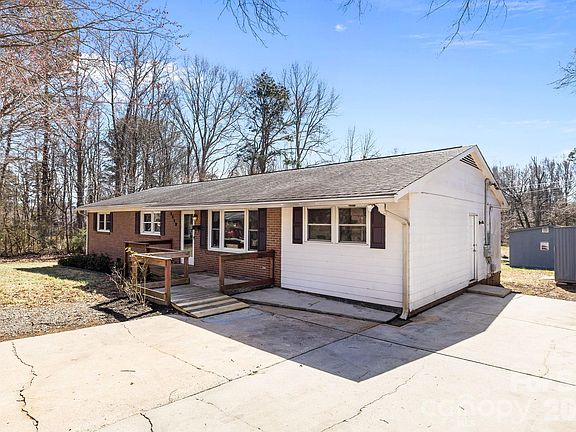 3rd image of 2629 Fairgreen Dr