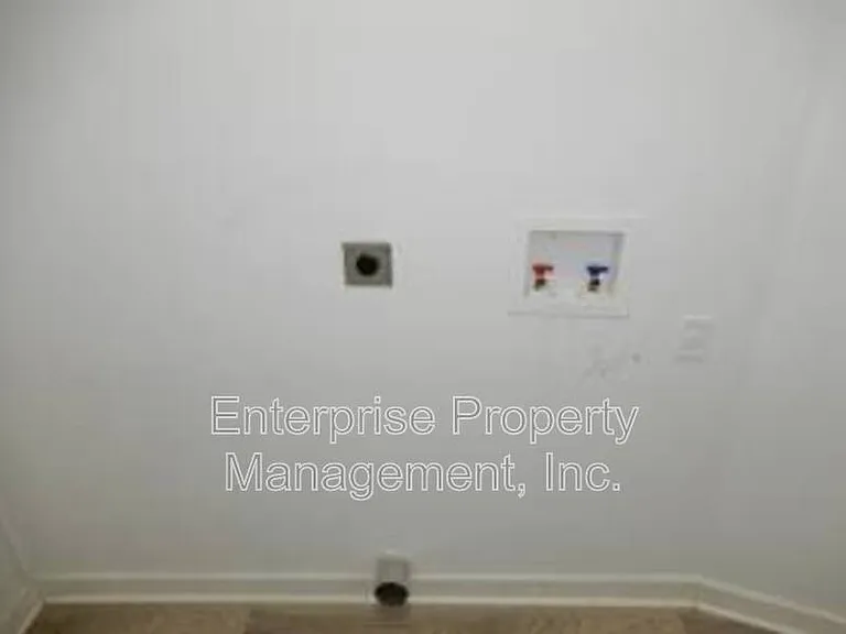 2360 Forest Ave #4 — Photo 8