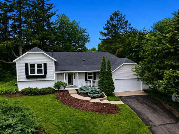 7516 W 77th St, Chaska, MN 55318