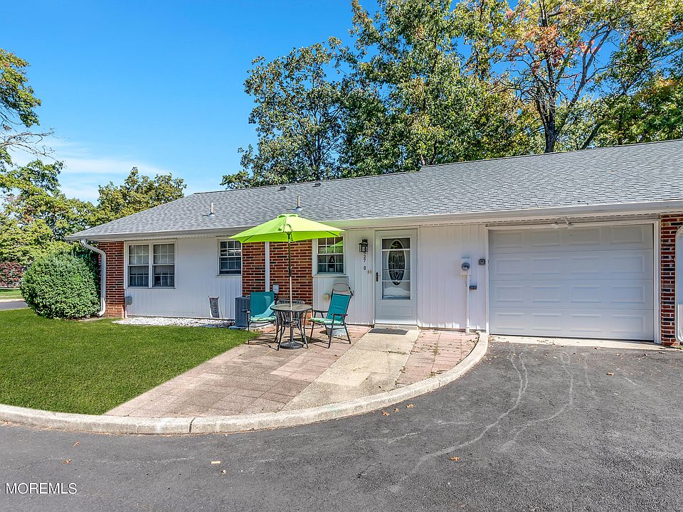 1st image of 437D Portsmouth Drive