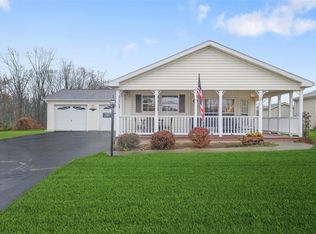 3 Palm Cir, Poughkeepsie, NY 12603