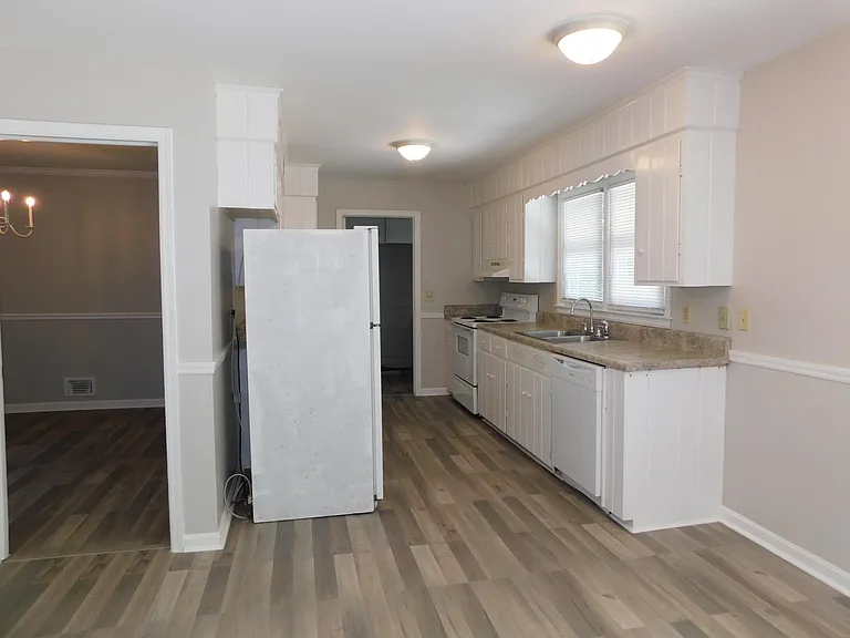 2921 Stratford Dr — Photo 9