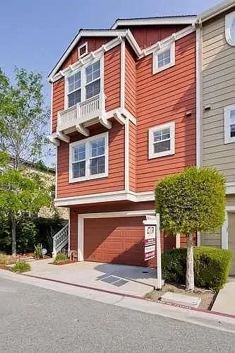 733 Seneca Trl — Photo 1